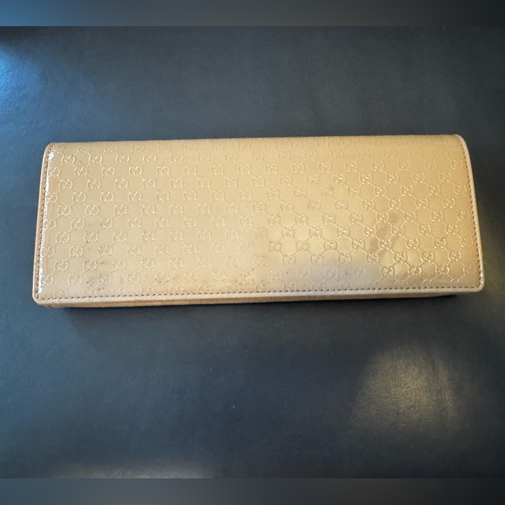 GUCCI Patent Microguccissima Small Broadway Clutch